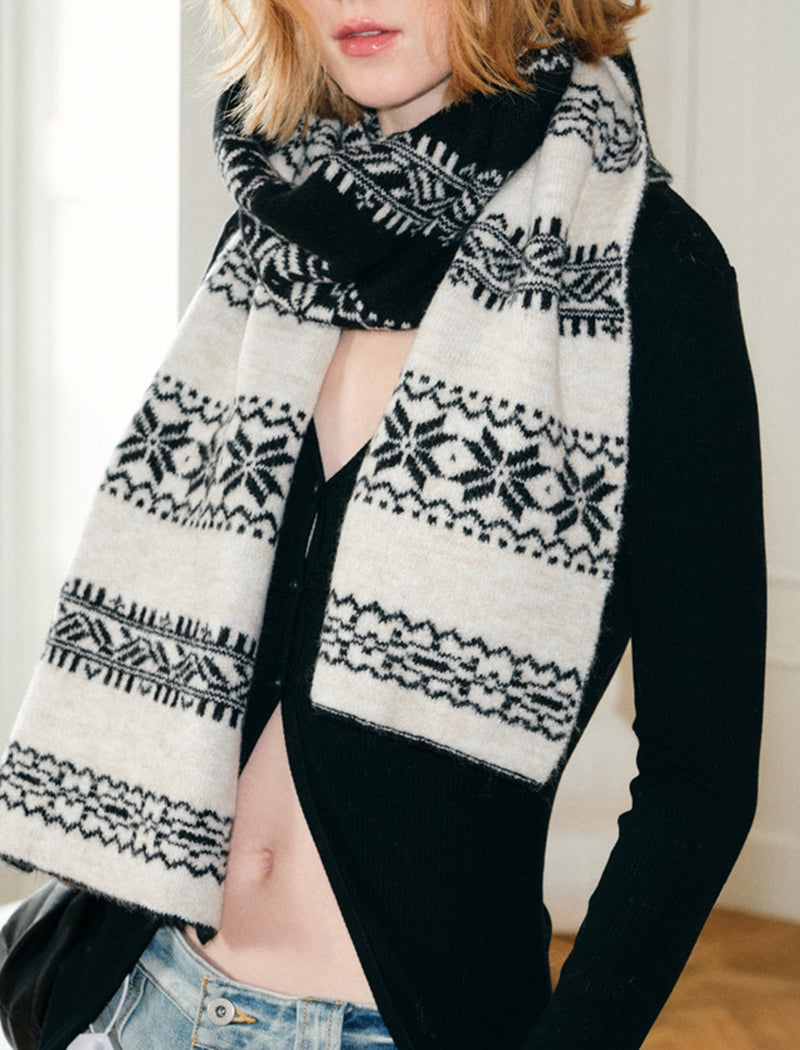 Snowflake Pattern Reversible Knit Scarf