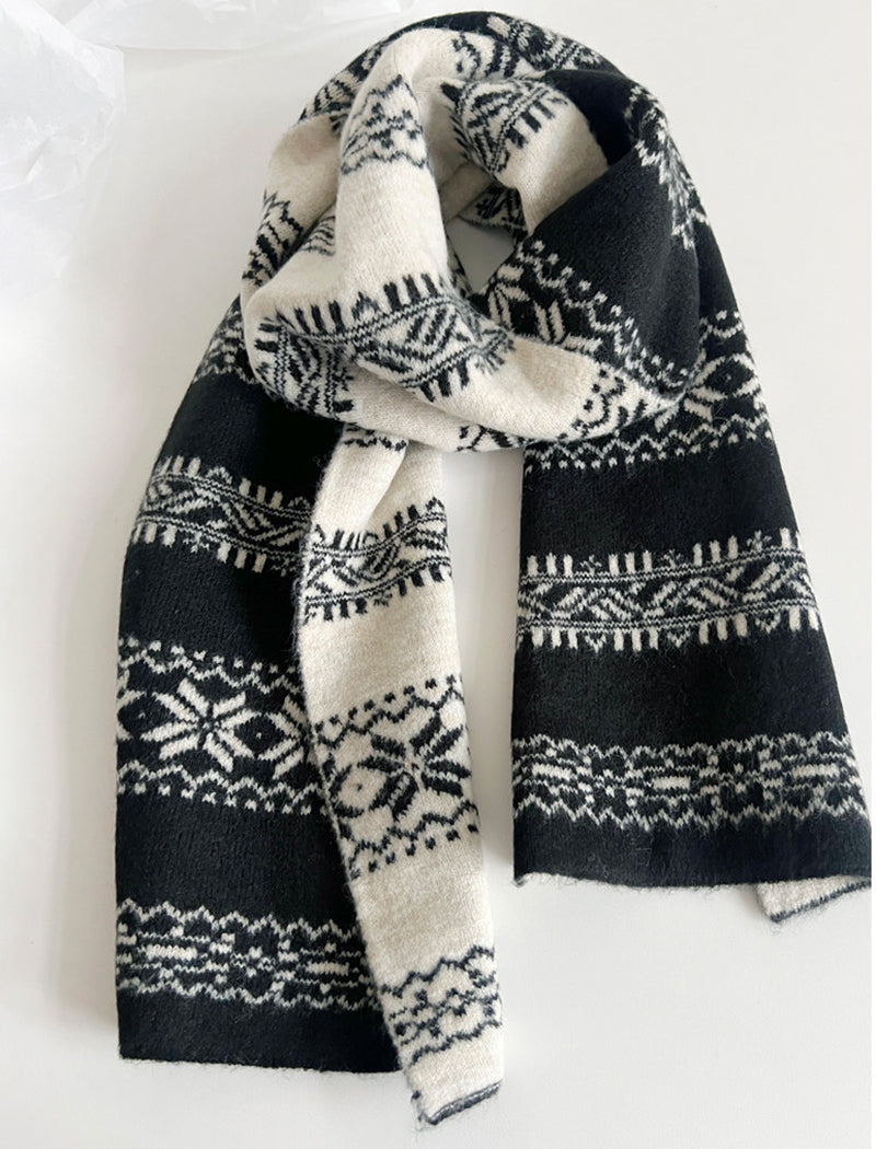 Snowflake Pattern Reversible Knit Scarf